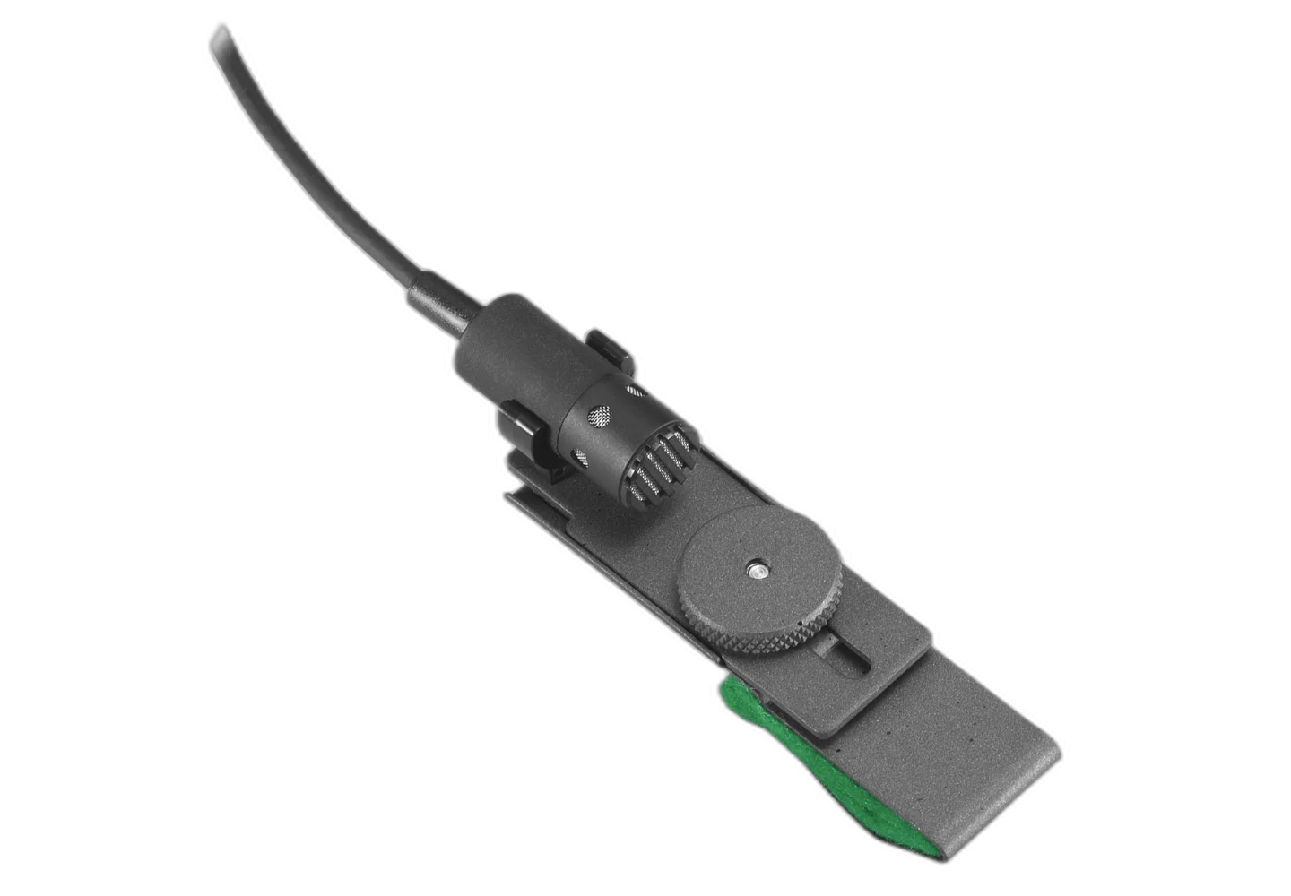 PRO70 montado em um violão com o adaptador AT8444 incluso