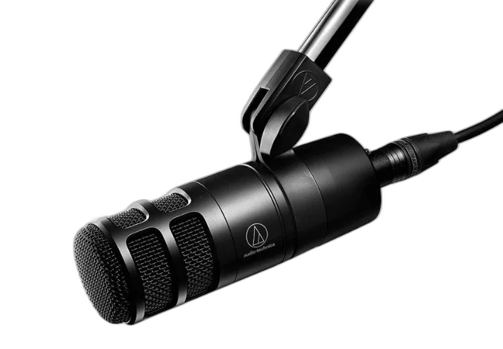 Microfone Audio-Technica AT2040USB Dinâmico Hypercardióide USB para Podcast e Streaming - Zero Latency e Mute Touch
