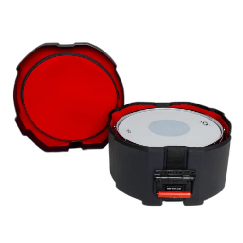 Case para Caixa de Bateria Gator GPC 1465 SD 14x6.5 com Estrutura Rotomoldada Ultra Resistente Interior em Microveludo Vermelho com Espuma Acolchoada Alças Ergonômicas Travas Reforçadas e Sistema de Empilhamento Gator Grooves